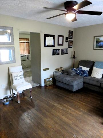 1413 Sandy Point Road, Bryan, TX 77803