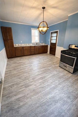 410 W 8th Ave, Tarentum, PA 15084