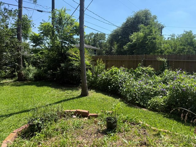 7007 Edgemoor Drive, Houston, TX 77074