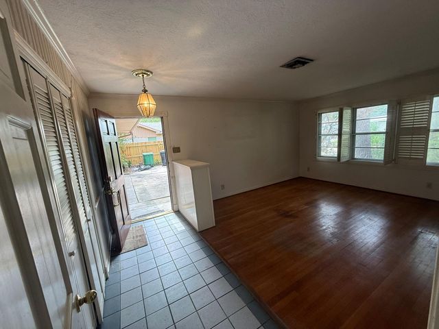 7007 Edgemoor Drive, Houston, TX 77074