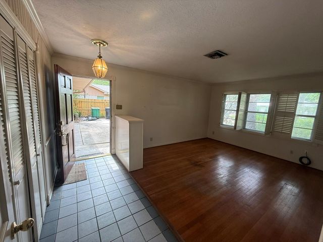 7007 Edgemoor Drive, Houston, TX 77074