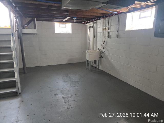 25695 Orchard Drive, Dearborn Heights, MI 48125