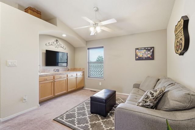 4203 Caprock Road NW, Albuquerque, NM 87114