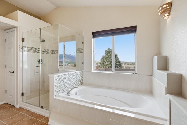 4203 Caprock Road NW, Albuquerque, NM 87114