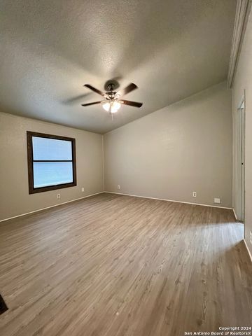 11948 GRAPEVINE ST, San Antonio, TX 78245