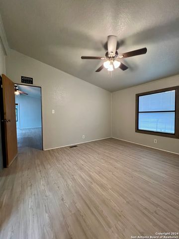 11948 GRAPEVINE ST, San Antonio, TX 78245