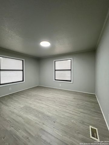 11948 GRAPEVINE ST, San Antonio, TX 78245