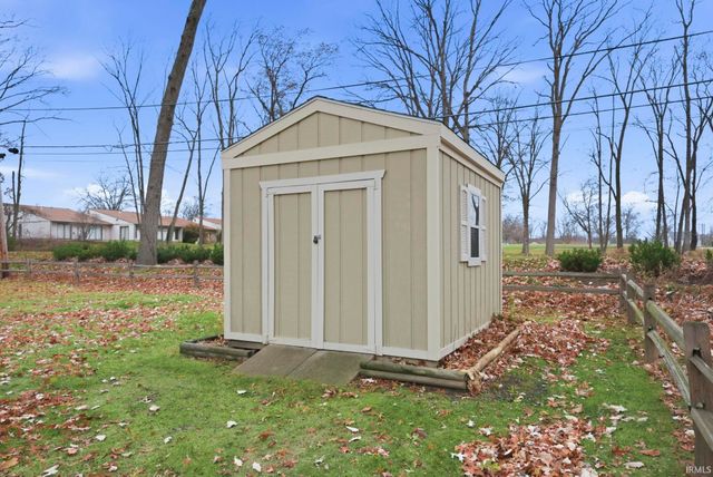 6033 Monarch Drive, Fort Wayne, IN 46815