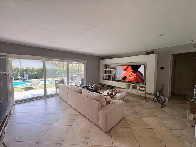 12125 NE 2nd Avenue, North Miami, FL 33161