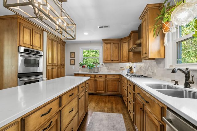 1240 Cliftee Dr, Brentwood, TN 37027