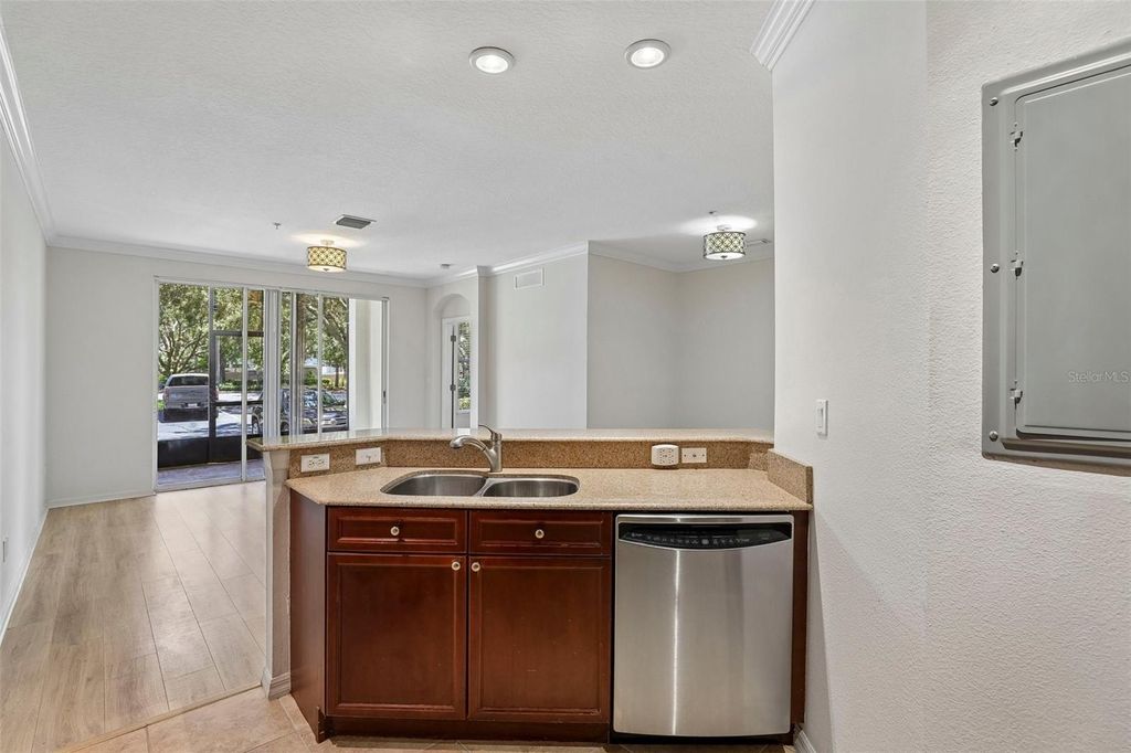 Image 10 of property listing at 11564 MIZZON DRIVE 102, Windermere, FL 34786