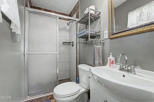 2319 Pittman Center Road, Sevierville, TN 37876
