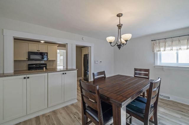 1135 Court Street, Adel, IA 50003