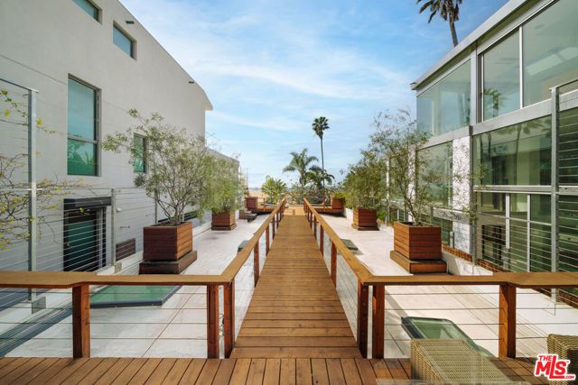 936 Palisades Beach Road, Santa Monica, CA 90403