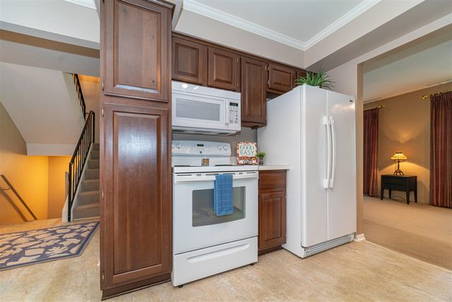 26200 Summerdale Drive, Southfield, MI 48033