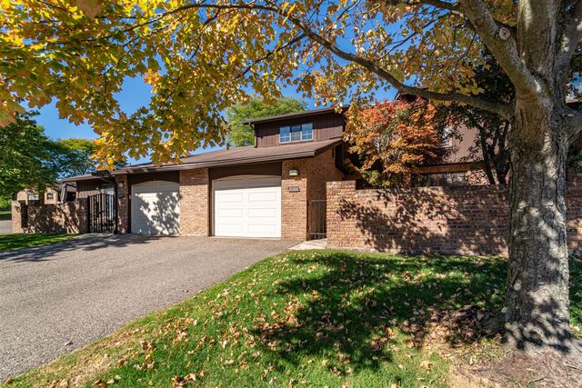 26200 Summerdale Drive, Southfield, MI 48033