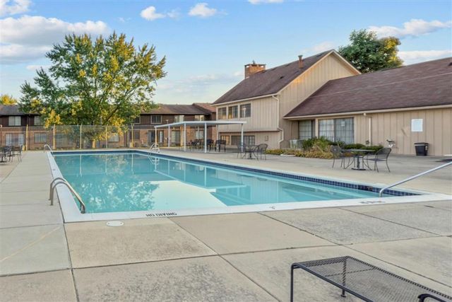 26200 Summerdale Drive, Southfield, MI 48033