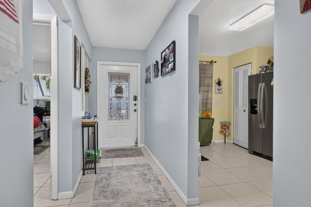 4450 LUCERNE VILLAS Lane, Lake Worth, FL 33467