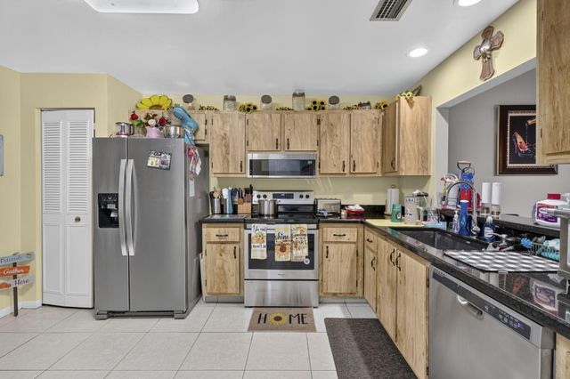 4450 LUCERNE VILLAS Lane, Lake Worth, FL 33467