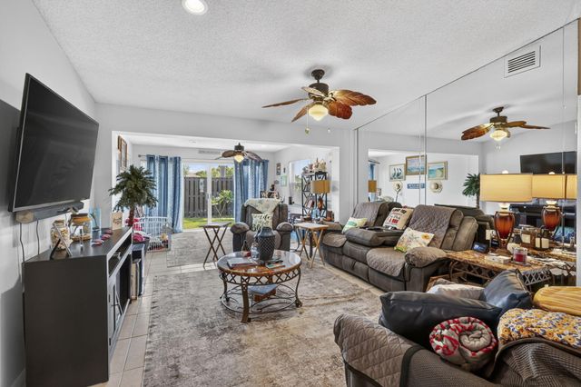 4450 LUCERNE VILLAS Lane, Lake Worth, FL 33467