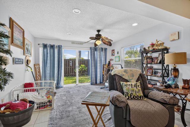 4450 LUCERNE VILLAS Lane, Lake Worth, FL 33467