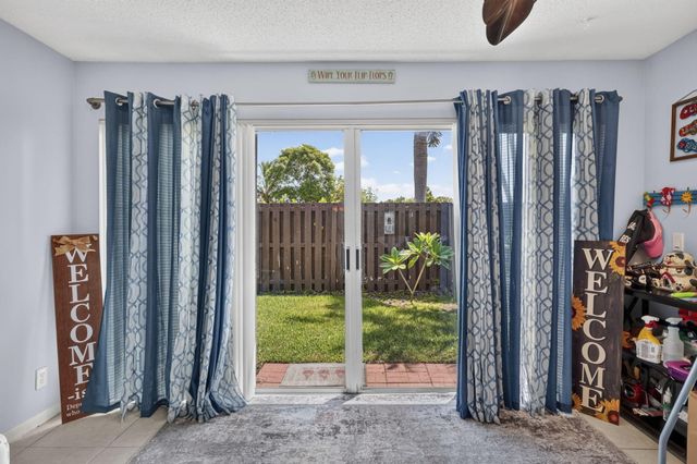 4450 LUCERNE VILLAS Lane, Lake Worth, FL 33467