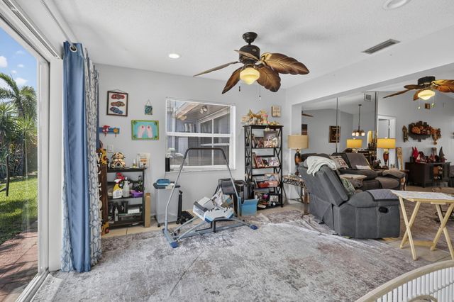 4450 LUCERNE VILLAS Lane, Lake Worth, FL 33467