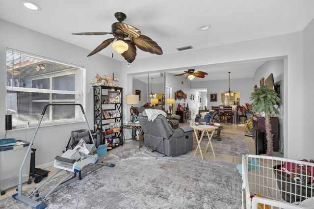 4450 LUCERNE VILLAS Lane, Lake Worth, FL 33467