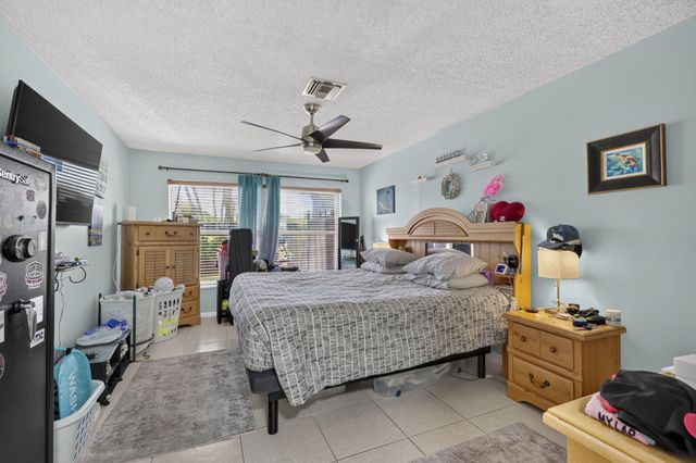 4450 LUCERNE VILLAS Lane, Lake Worth, FL 33467