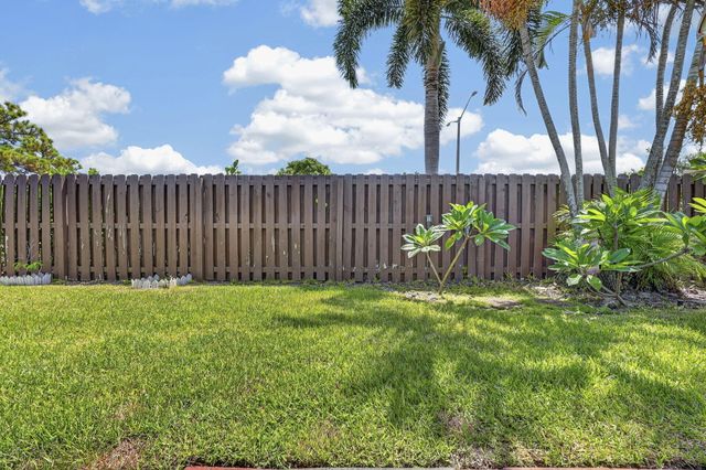 4450 LUCERNE VILLAS Lane, Lake Worth, FL 33467