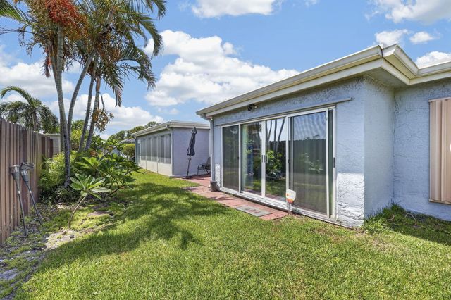4450 LUCERNE VILLAS Lane, Lake Worth, FL 33467