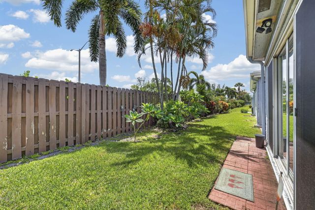 4450 LUCERNE VILLAS Lane, Lake Worth, FL 33467