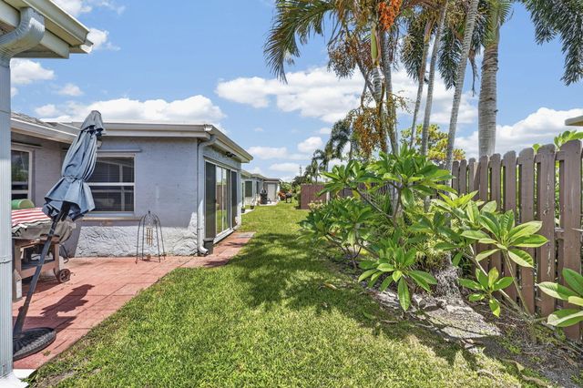 4450 LUCERNE VILLAS Lane, Lake Worth, FL 33467