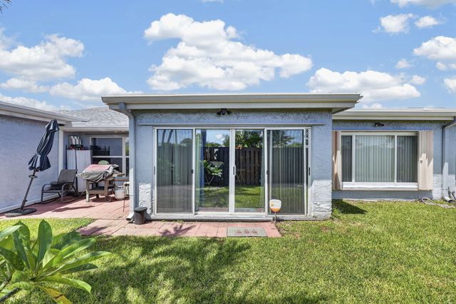 4450 LUCERNE VILLAS Lane, Lake Worth, FL 33467