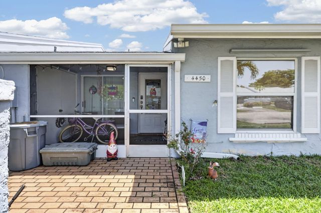 4450 LUCERNE VILLAS Lane, Lake Worth, FL 33467