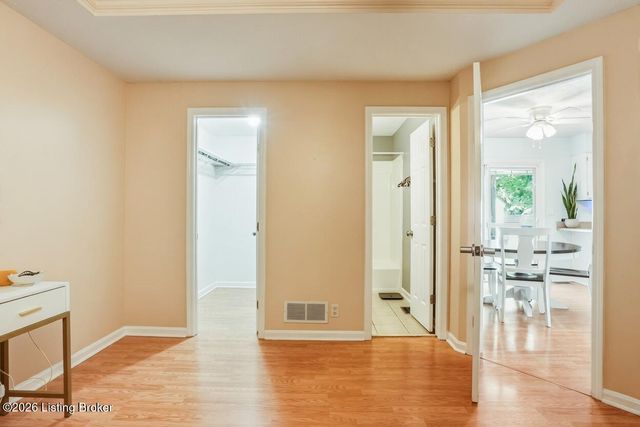 8724 Loch Lea Ln, Louisville, KY 40299