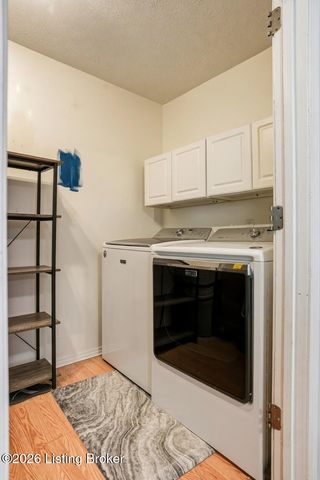 8724 Loch Lea Ln, Louisville, KY 40299