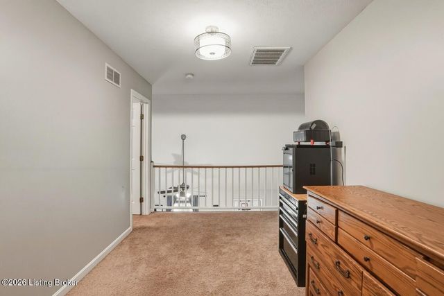 8724 Loch Lea Ln, Louisville, KY 40299