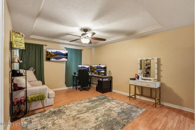 8724 Loch Lea Ln, Louisville, KY 40299