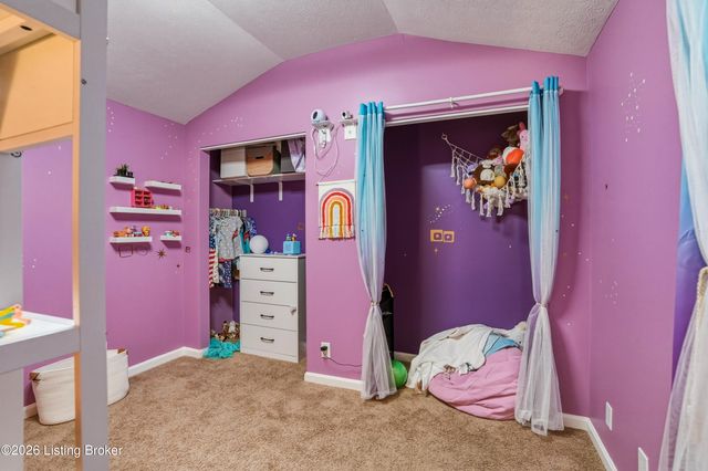 8724 Loch Lea Ln, Louisville, KY 40299