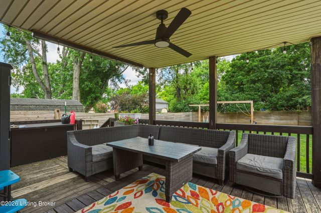 8724 Loch Lea Ln, Louisville, KY 40299
