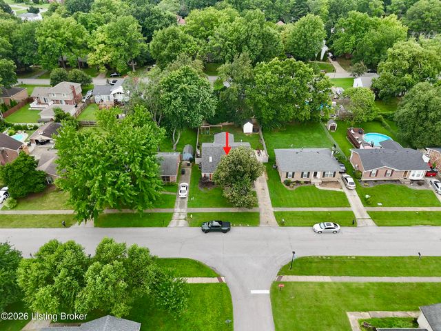 8724 Loch Lea Ln, Louisville, KY 40299