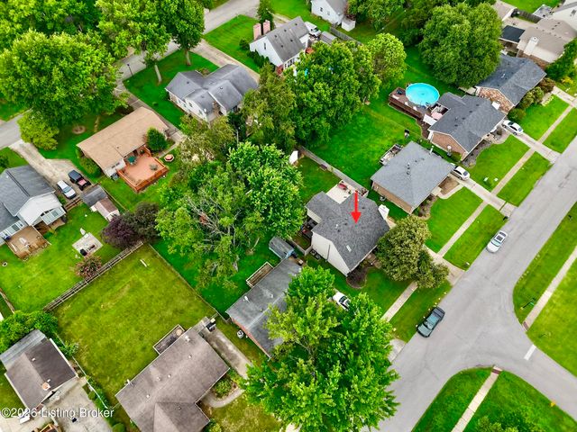 8724 Loch Lea Ln, Louisville, KY 40299