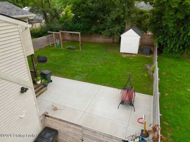 8724 Loch Lea Ln, Louisville, KY 40299