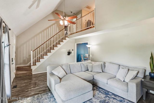 8724 Loch Lea Ln, Louisville, KY 40299
