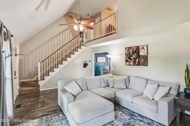 8724 Loch Lea Ln, Louisville, KY 40299