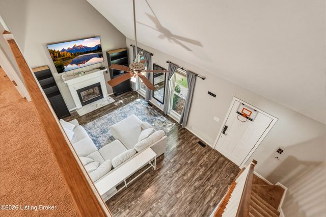 8724 Loch Lea Ln, Louisville, KY 40299