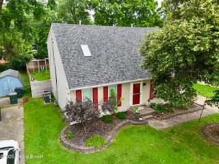 8724 Loch Lea Ln, Louisville, KY 40299
