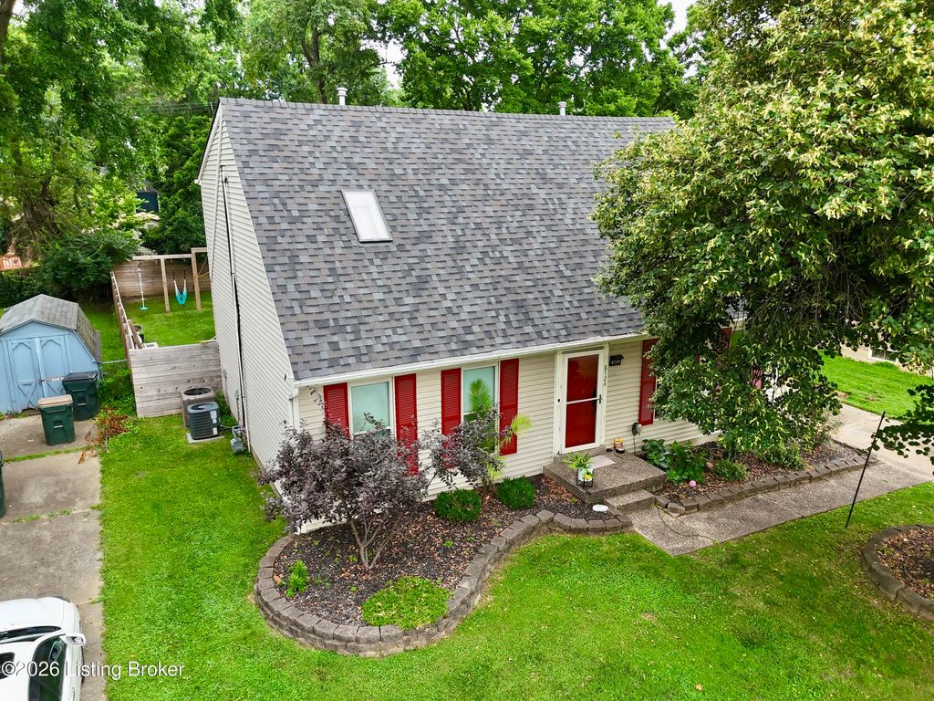 8724 Loch Lea Ln, Louisville, KY 40299