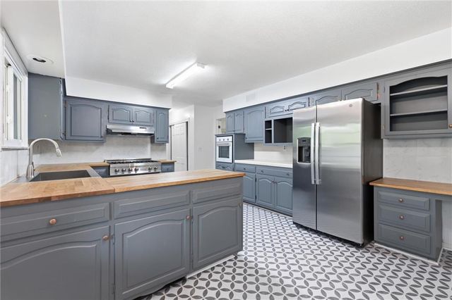 3610 S DELAWARE Avenue, Independence, MO 64055